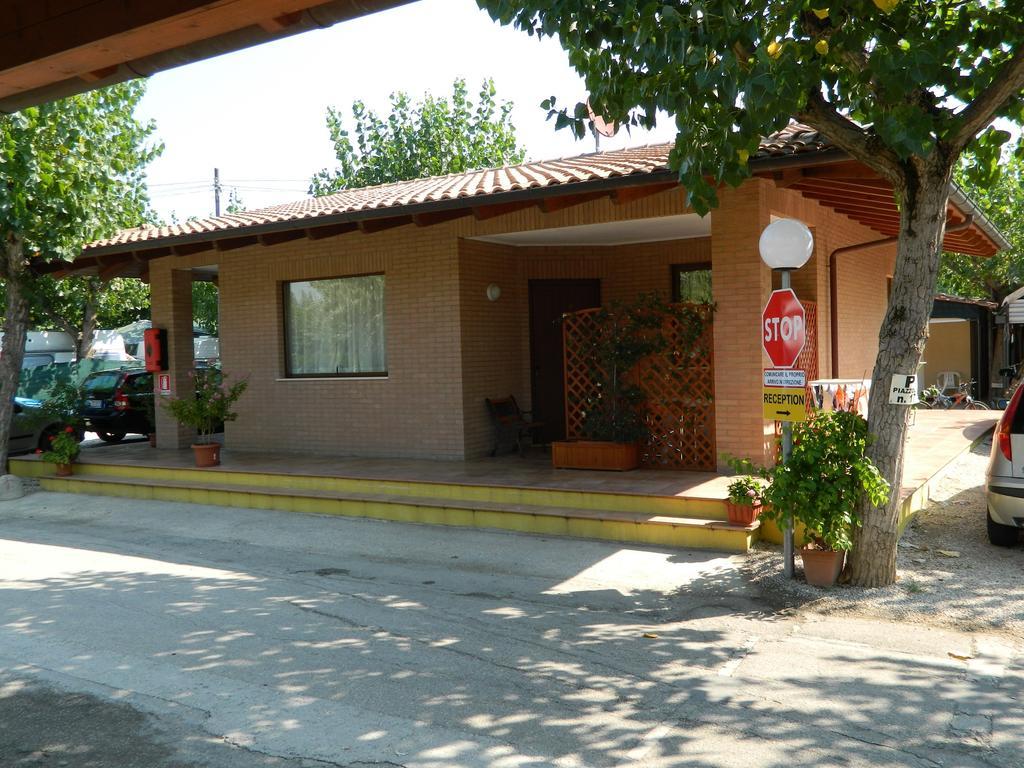 Camping Johnny Hotel Marina Palmense Exterior photo
